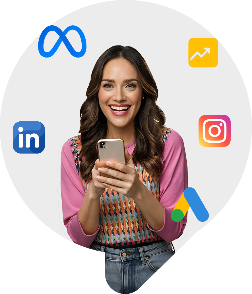 Mulher usando redes sociais no celular